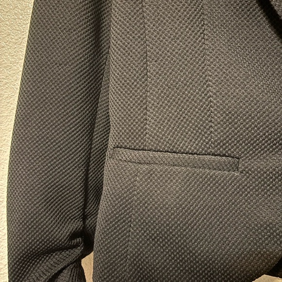 Amanda + Chelsea Black Grid Textured Breathable Cropped Blazer - Picture 4 of 7